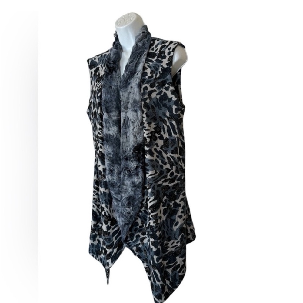 Alberto Makali Animal Print Knit Sweater
Vest Mesh Trim - Size L (fits XL too)